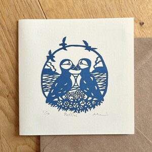 Papegaaiduikers: wenskaart, made-in-UK papier, gelimiteerde editie van lasercut-stukken, individueel gesigneerd en genummerd
