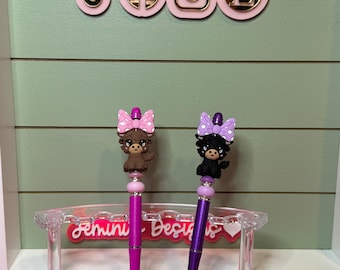 Highland cow Gigi beaded twist pen, pink or purple.  Highland cow silicone bead twist pen pink now or purple bow adorable 3d cow