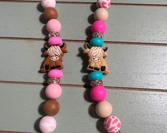 Highland cow Tumbler charm accessory, tumbler bead charm, beaded tumbler charm, tumbler handle charm, tumbler cup charm