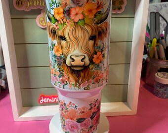Highland Cow Peach floral, distressed wood and flowers, 40oz , pink, peach tumbler,  Highland cow & flowers  tumbler, gift for her