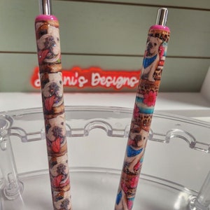 English bulldog pen wrap Glitter pen, pen wrap with Lots of vibrant colors sparkle.  English bulldog face and body pen Gorgeous glitter pen
