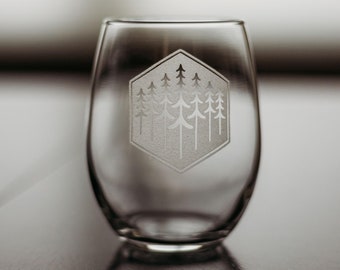 Hexagon Forest Etched Stemless Wine Glass - etched wine glass - mountain wine glass - etched mountain design - adventure wine glass