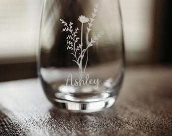 Etched Stemless Wine Glass, etched bridesmaid wine glass, Gifts for Her, Personalized Wine Glass, Personalized Bridesmaid Gift, floral wine