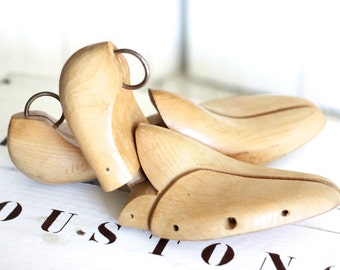 Size French 42. French vintage pair wooden shoetrees 1900. Vintage shaped shoes. Vintage shoe forms. Vintage bookend. Industrial accessories