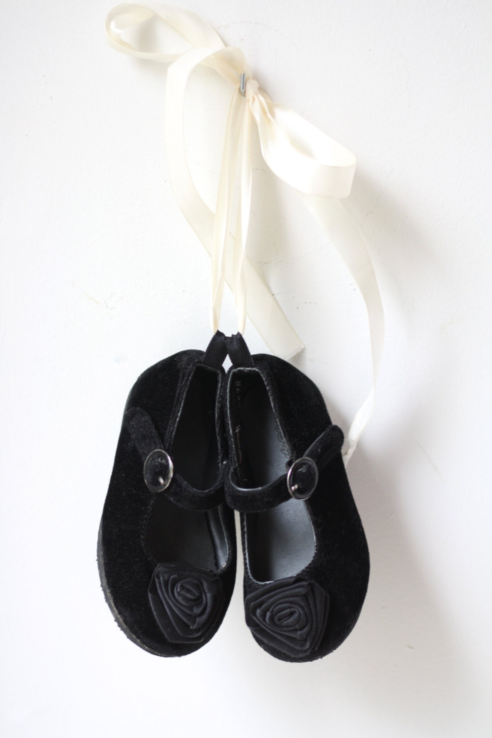 adorable. french baby shoes. baby girl moccasins. baby shoes. baby ballet shoes, baby girl shoes, baby maryjanes, baby sandals.