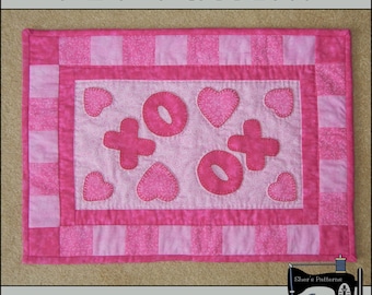 PDF Pattern for Hugs & Kisses Valentine Table Runner, Valentine Table Topper Pattern, Valentine Quilt Pattern, Valentine Sewing Pattern, DIY