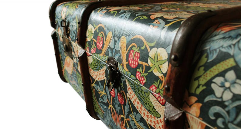 Exclusive William Morris Wallpaper Vintage Steamer Trunk Coffee table, toy chest storage bench. Upcycled Unique furniture home decor: Morris image 4