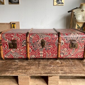 Unique William Morris Steamer Trunk Coffee Table | Upcycled Furniture perfect as vintage toy chest blanket storage bench or hope chest