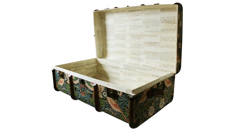 Exclusive William Morris Wallpaper Vintage Steamer Trunk Coffee table, toy chest storage bench. Upcycled Unique furniture home decor: Morris image 5