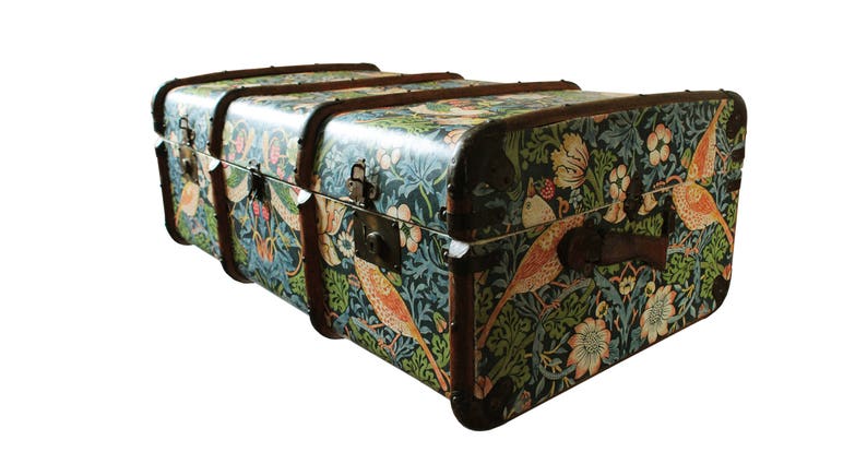 Exclusive William Morris Wallpaper Vintage Steamer Trunk Coffee table, toy chest storage bench. Upcycled Unique furniture home decor: Morris image 3