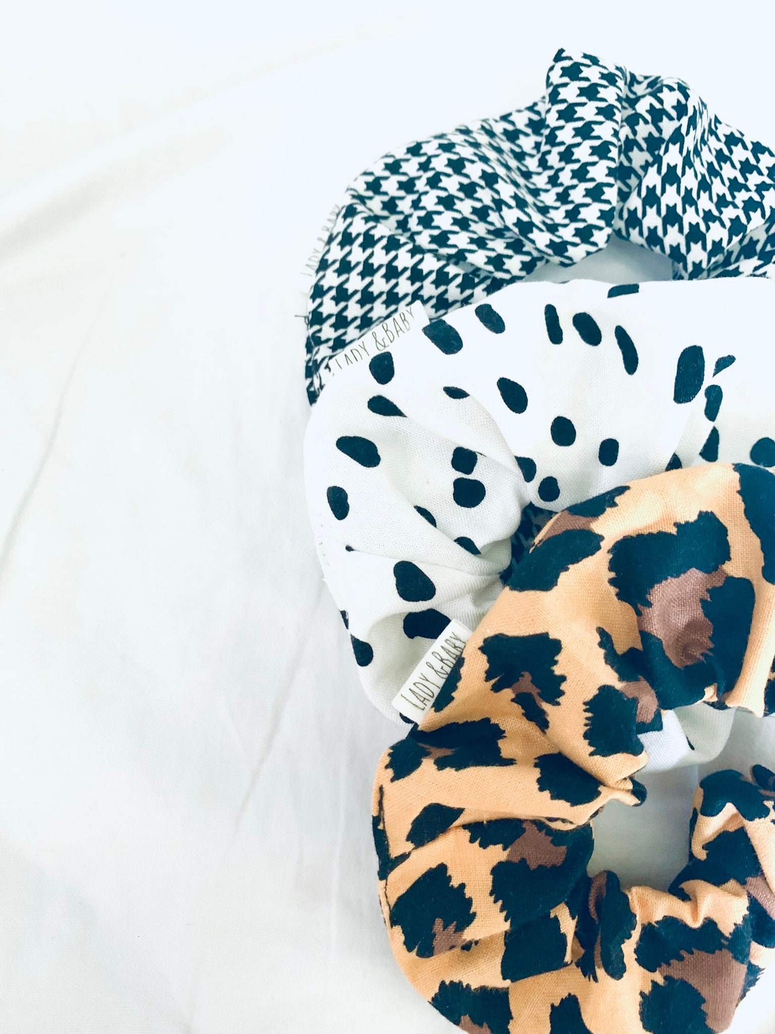 Houndstooth Dalmatian leopard print classic cotton scrunchies - Thumbnail 3