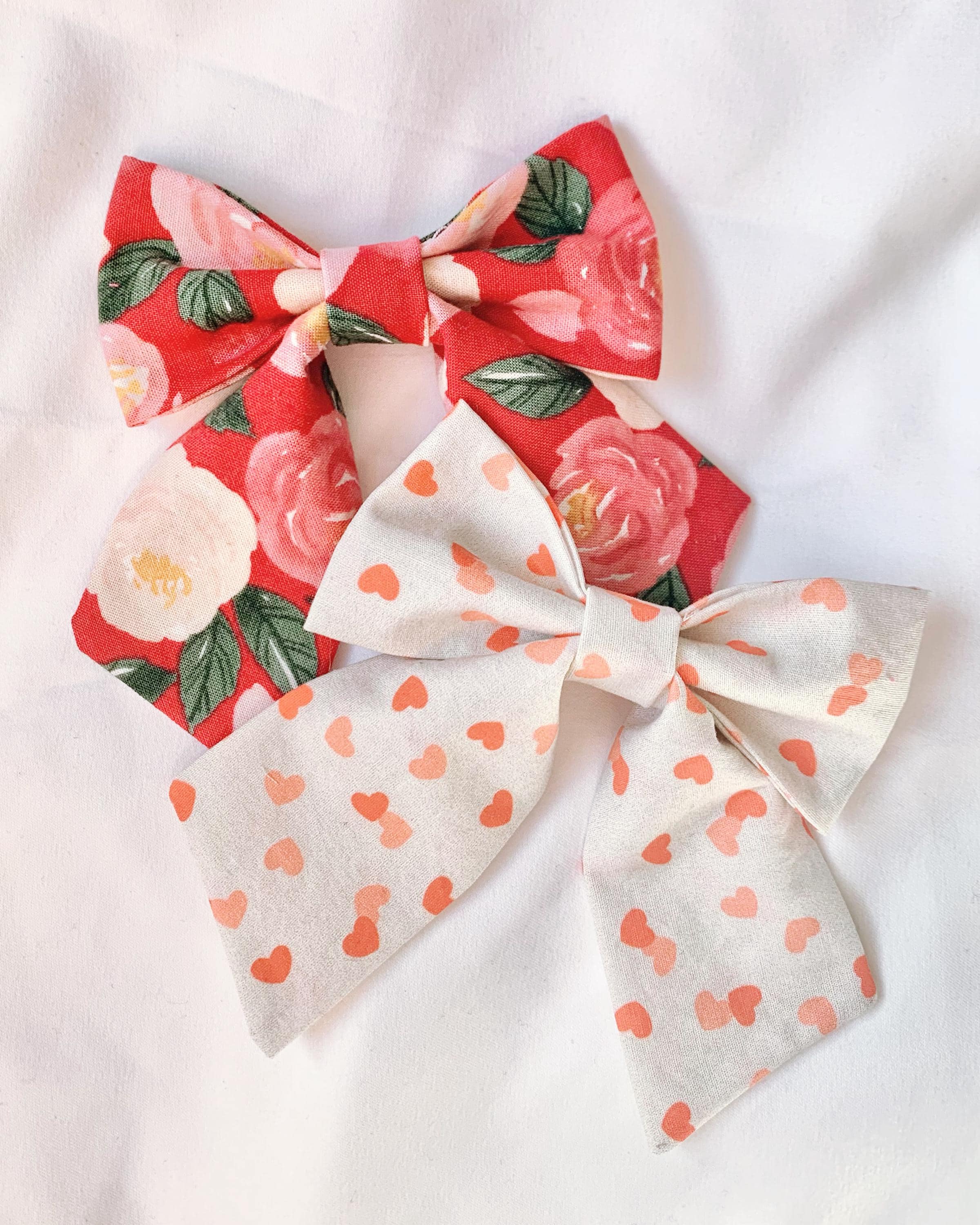 Red Rose Valentine’s Day confetti heart hair bow