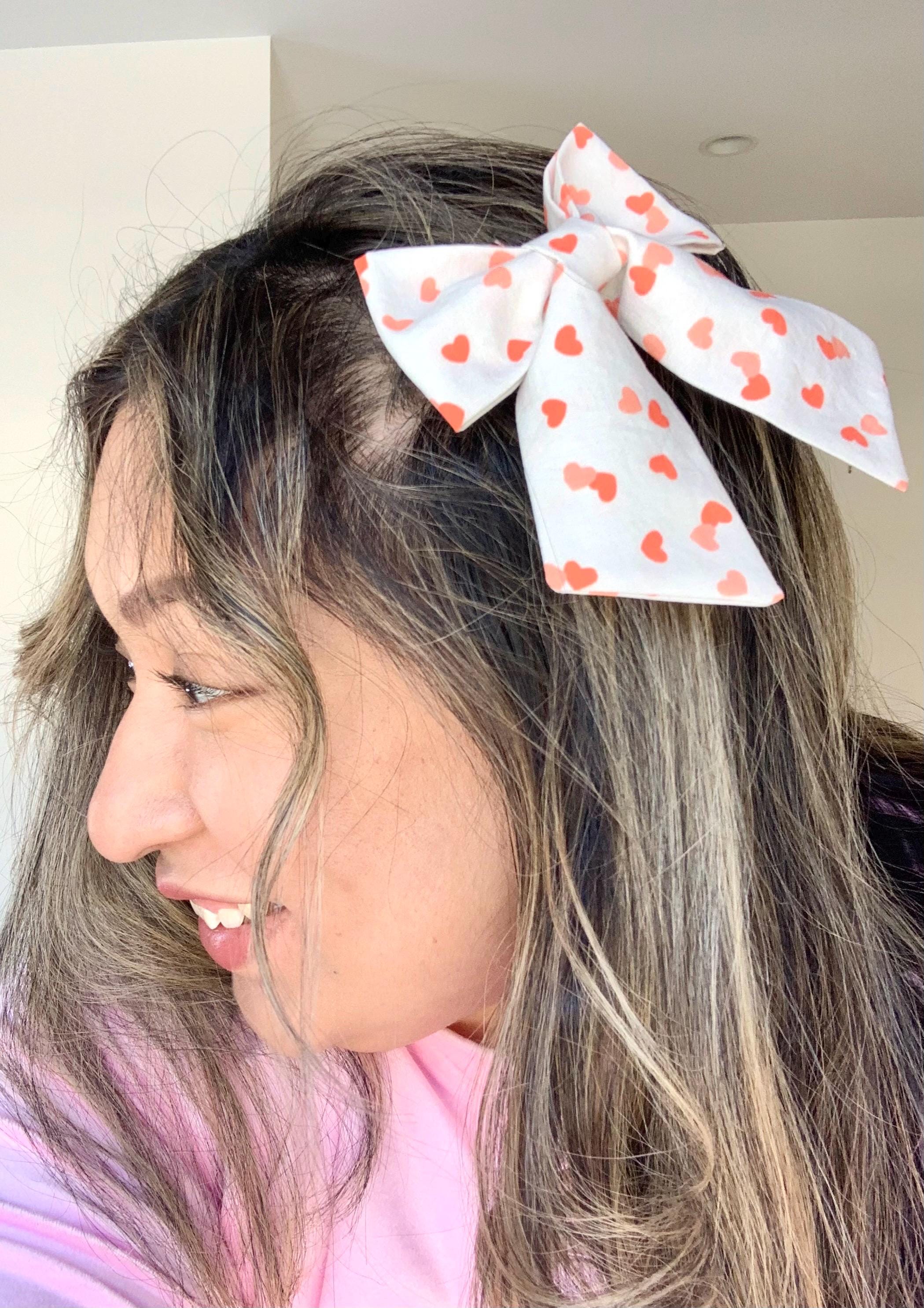 Red Rose Valentine’s Day confetti heart hair bow - Thumbnail 7