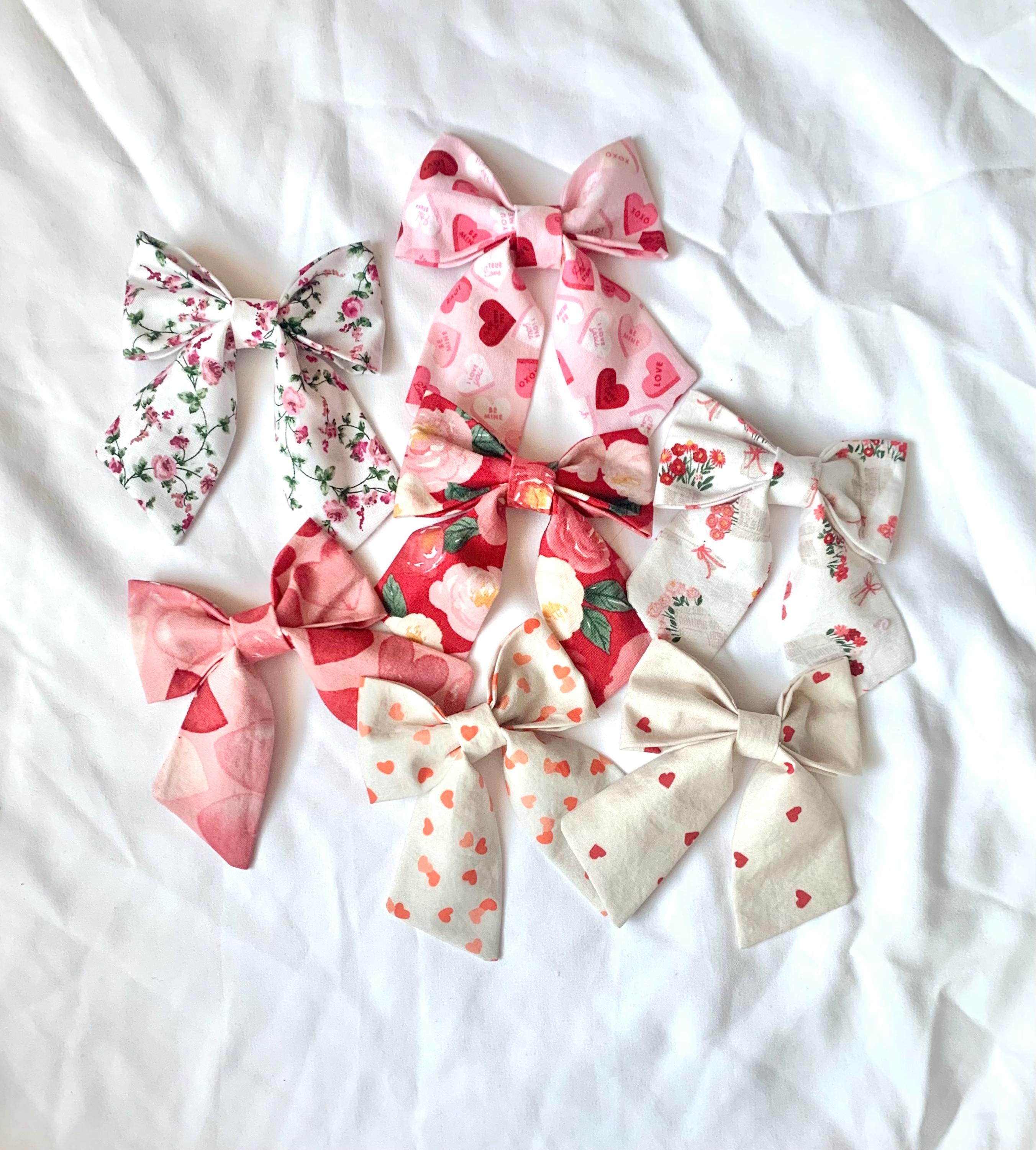 Red Rose Valentine’s Day confetti heart hair bow - Thumbnail 6