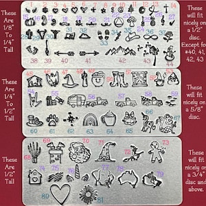 Puede incluir: Una l&aacute;mina de metal con 81 dise&ntilde;os diferentes estampados. Los dise&ntilde;os tienen todos aproximadamente 3 mm a 12,7 mm de alto. Los dise&ntilde;os incluyen una variedad de temas, como animales, plantas, comida y objetos. La l&aacute;mina est&aacute; etiquetada con el tama&ntilde;o de cada dise&ntilde;o y el tama&ntilde;o del disco en el que cada dise&ntilde;o encajar&aacute;.