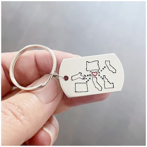 Cadeau porte-clés avec des États pour les membres de la famille - Porte-clés estampé à la main pour les frères et sœurs parents - Relations longue distance - Plusieurs États