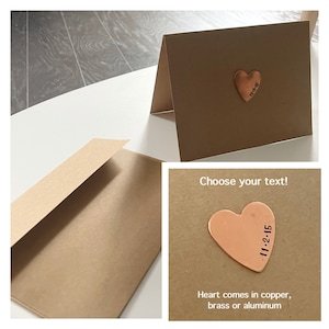 Carte d'anniversaire personnalisée - coeur estampé - joyeux anniversaire ! - Papier cartonné plié kraft 4,25 x 5,5 - Cadeau spécial avec date