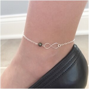 Cavigliera Infinity Verde Scuro - Cavigliera Infinity Charm - Cavigliera Sorella - Sorella per Caso Amici per Scelta - Perla Swarovski Personalizzata