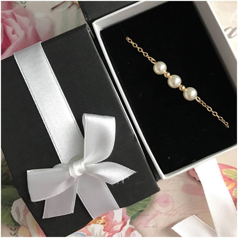 Dainty Gold Pearl Bracelet