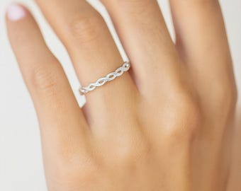Delicato anello intrecciato - Anello impilabile - Anello in argento sterling - Look semplice - Design elegante - Anelli impilabili - Anello intrecciato - Spedizione veloce