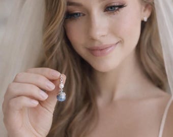 Qualcosa di blu per la sposa - Ciondolo personalizzato per bouquet da sposa - Argento, acquamarina, blu scuro, perla - Data del matrimonio timbrata a mano