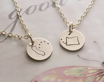 Long Distance Necklace Set - Set of 2 Gold Necklaces - State Necklace for BFF - Custom Gift for Friend - Friendship Present for Best Friend