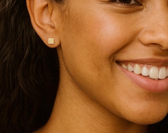 Aretes Cuadrados Pequeños - Aretes Minimalistas - 1/8" 5 mm Cuadrados - Aretes Delicados - Aretes de Botón - Poste Cuadrado - Aretes Rellenos de Oro Amarillo