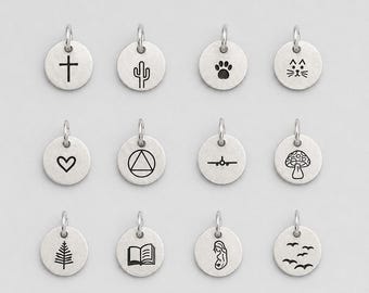 Disco decorativo in argento sterling - Ciondolo rotondo da 3/8" - Charm o collana con logo impresso - Gioiello martellato - Disponibile in oro giallo e oro rosa