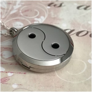 Essential Oil Diffuser Necklace - Felt Pad Included - Stainless Steel Ying Yang Necklace - Aroma Locket Necklace - Your Custom Scent