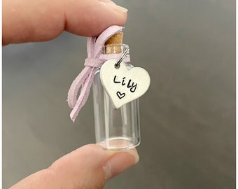 Ciocca di capelli ricordo personalizzata - Ricordo del primo taglio di capelli per bambini - Conserva i capelli del bambino con il nome timbrato - Piccola bottiglia di vetro con i capelli del bambino