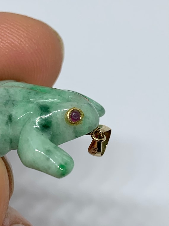 14k jadeite jade frog pendant with ruby eyes - image 3
