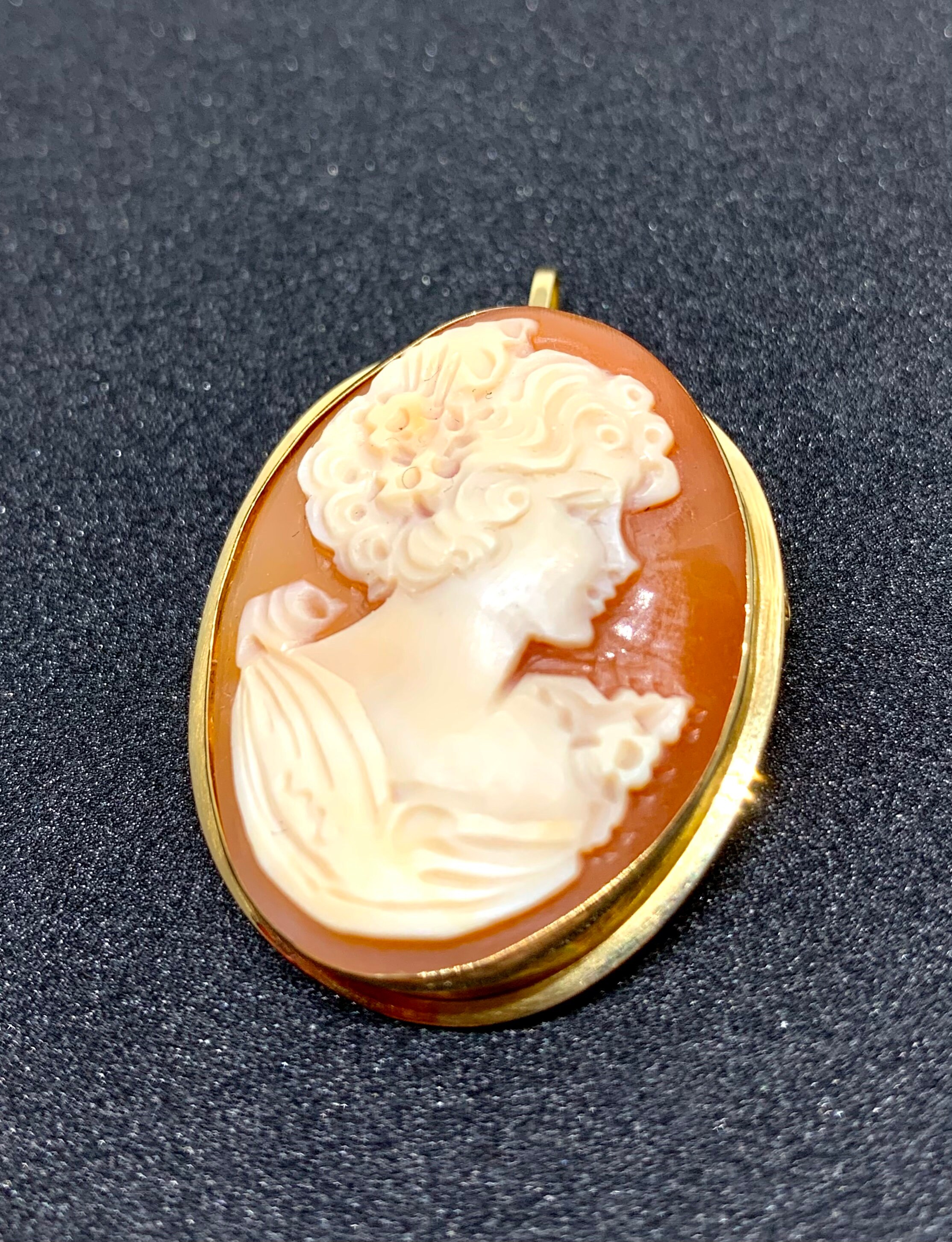 18k 2024 cameo pendant