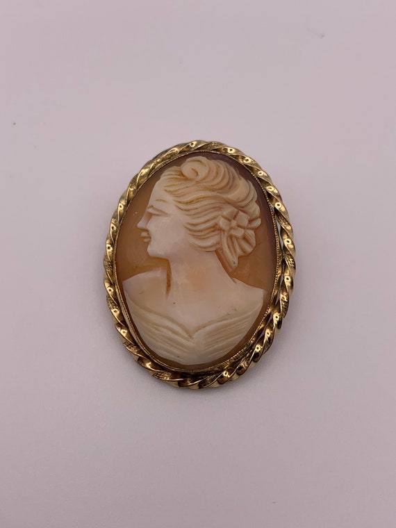 Vintage 12k gold fill and carved shell cameo