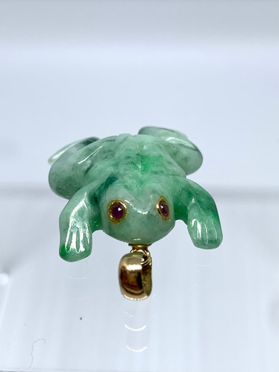 14k jadeite jade frog pendant with ruby eyes - image 2