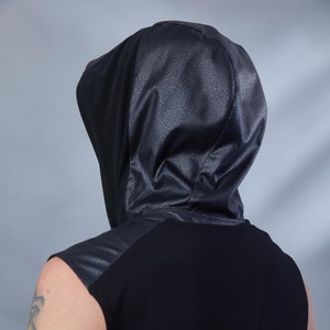 Black hood with magnetic buckle, faux leather -  ERH Man
