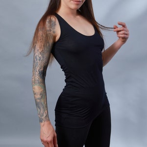 Black sleeveless tank top, crew neck- SE