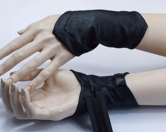 Steampunk leather wrist cuffs, alternative fashion - GAU accessory