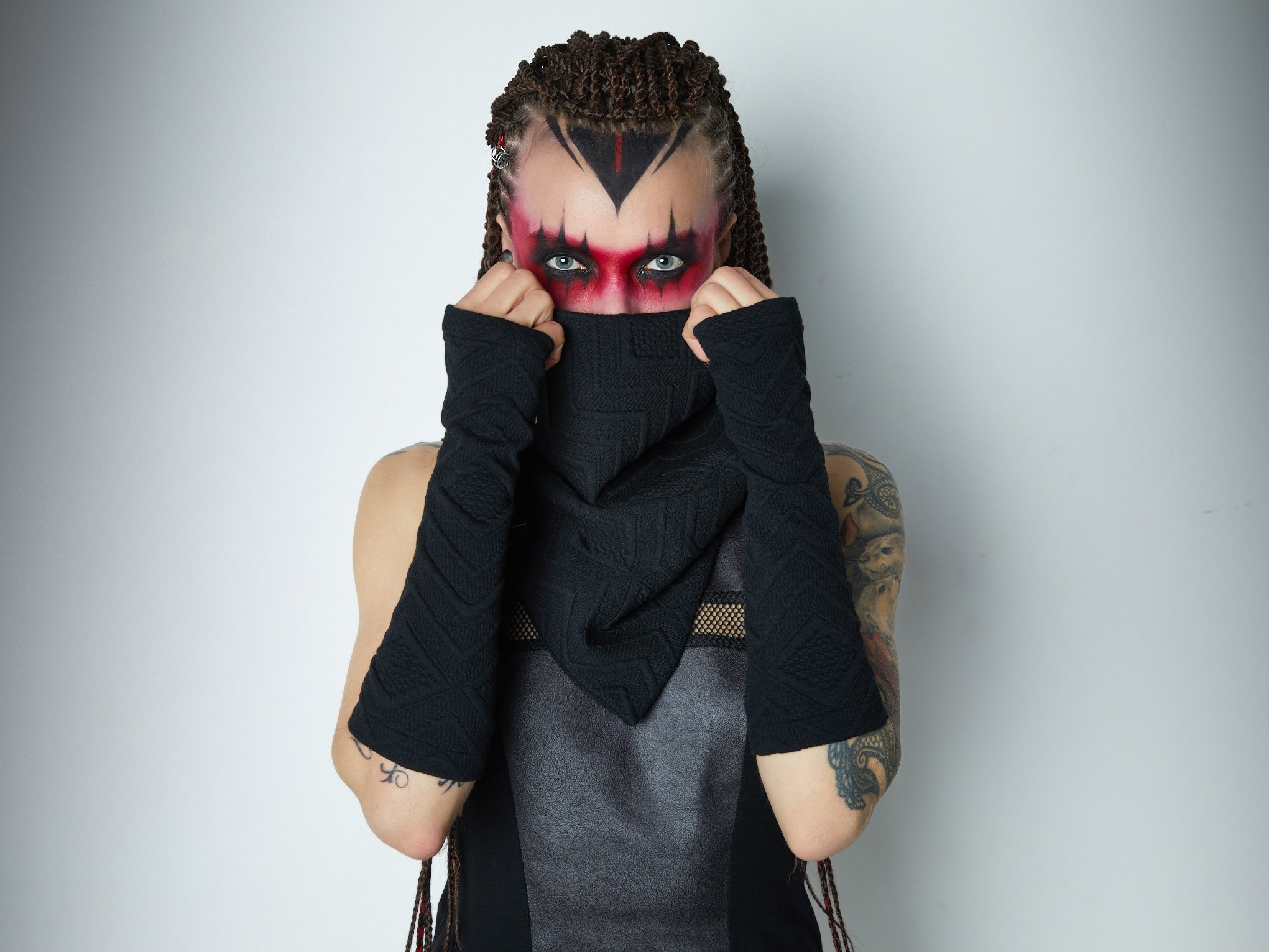 black scarf and gloves