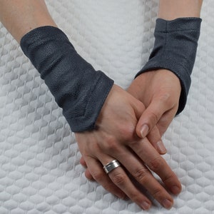 Leather wrist cuffs GAU image 7