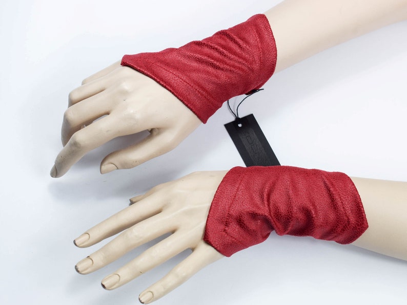 Leather wrist cuffs GAU Red