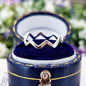 Vintage 10k White Gold Unique Zig Zag Plain Wedding or Stacking Band Ring / Size J or 5