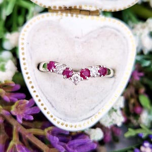 Vintage 9ct White Gold Ruby and Diamond Wishbone V Stacking Band Ring / Size L 1/2 or 6.25