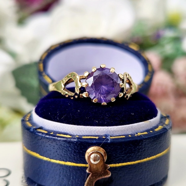 Vintage 9ct Yellow Gold Indigo Purple Spinel Solitaire Lucky Horseshoe Ring / Size S or 9.5