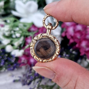 Antique Victorian 9ct Yellow Gold Miniature Chased Glass Locket Pendant