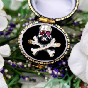 Vintage 9ct Gold & Silver White Enamel Skull and Crossbones Ring with Ruby Eyes / Size R or 9