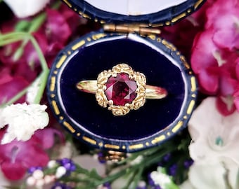 Vintage 9ct Yellow Gold Garnet Rose Flower Wreath Solitaire Ring / Size Q or 8.5