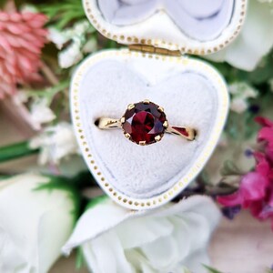 Vintage 1969 9ct Yellow Gold Striking Scarlet Red Garnet Solitaire Ring / Size K 1/2 or 5.75