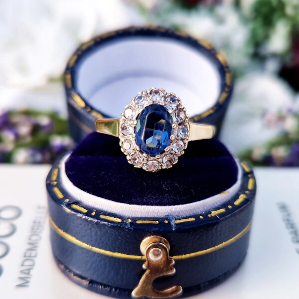 Vintage 1967 9ct Yellow Gold Classic Cornflower Blue Spinel Cluster Ring / Size M or 6.5