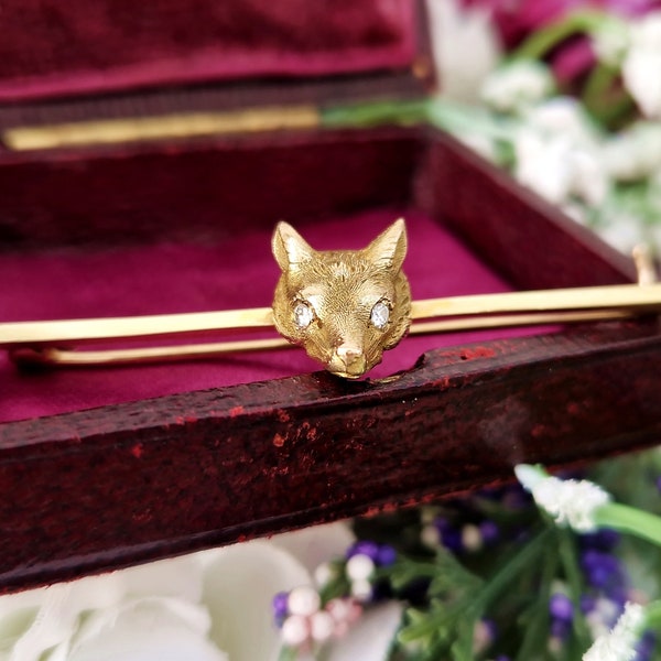 Antique Edwardian 18ct Yellow Gold Heavy Detailed Fox with Diamond Eyes Bar Brooch Pin