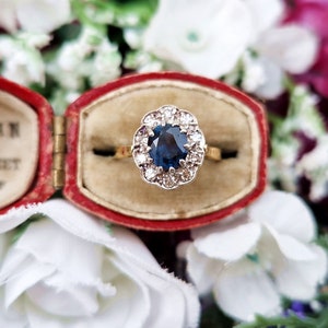 Vintage 1950's Classic 18ct Gold Blue Sapphire and Diamond Cluster Ring / Size H 1/2 or 4.25